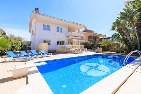 Luxury Villa In La Llosa for 12 people. 7 Bedrooms