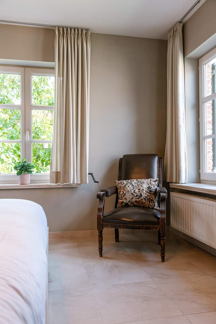 Автентични мебели