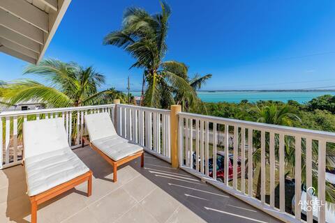 Private Balcony, Tranquil Bottle Creek Lagoon View
