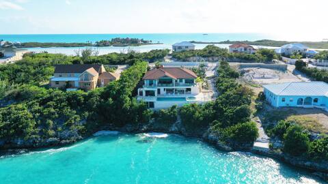 Alta Bella Villa w/Nordic Spa, Concierge