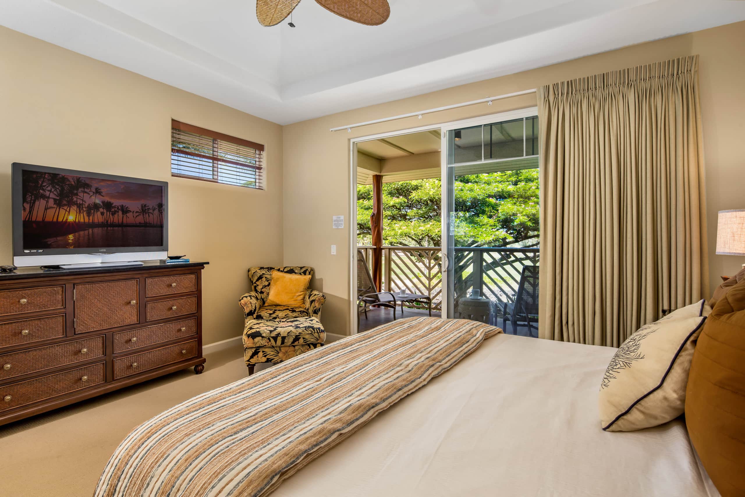 Hale Laki Stunning Resort Condo, Walk to Beach - Photo 16