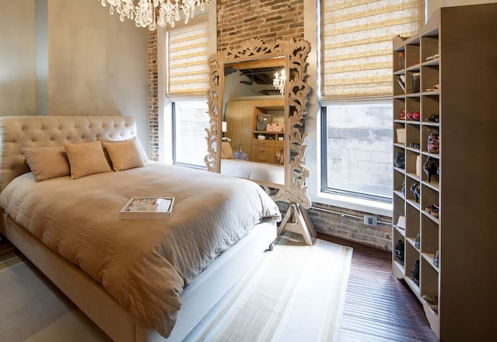 Главна спална соба со брачен кревет (широк 150-179