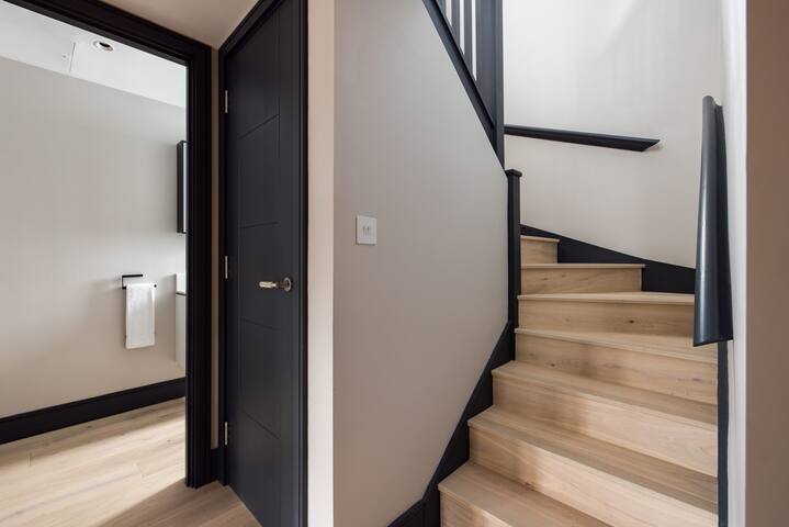 Covent Garden 3BR Duplex – Netflix & Nespresso gallery image 5