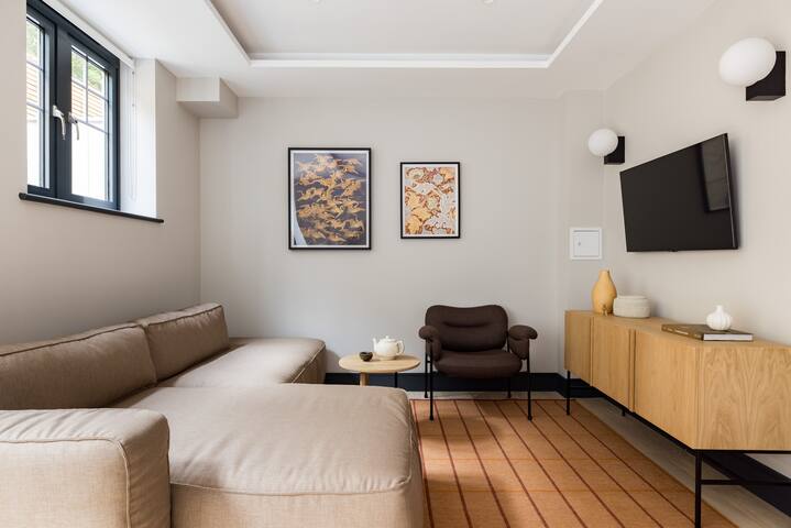 Covent Garden 3BR Duplex – Netflix & Nespresso gallery image 3