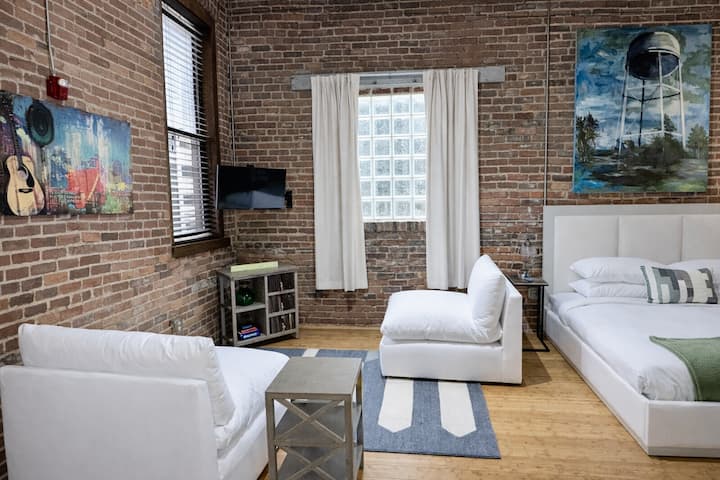 Downtown Music City Loft Living ~Steps To Broadway - Nissan Stadium Nashville