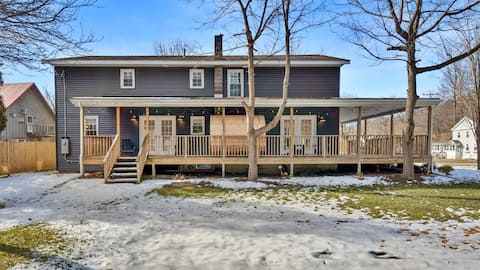Woodland 5-BR Retreat 5-Min to Jiminy Peak