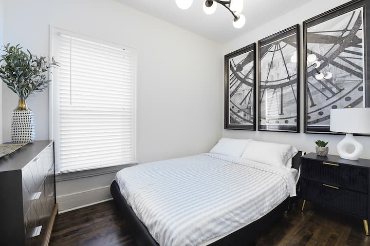 Main level bedroom with private double bed