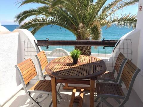 Relaxing Seafront Escape w/ Parking by Hostem