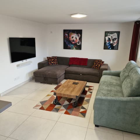 Spacious and Quiet with free parking