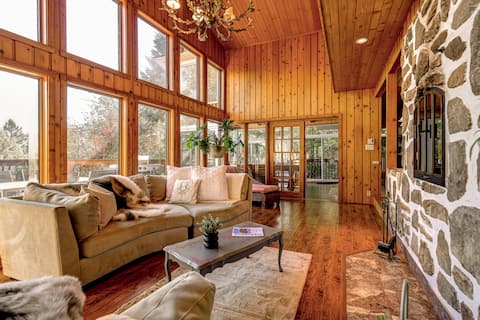 The Swiss - Authentic Rustic Retreat with SPA