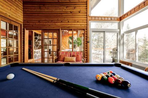 Authentic Swiss Chalet with Spa and Billiards