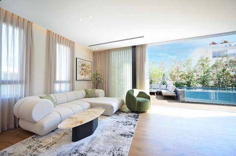 Luxury Modern 3BR Penthouse W/Pool by HolyGuest