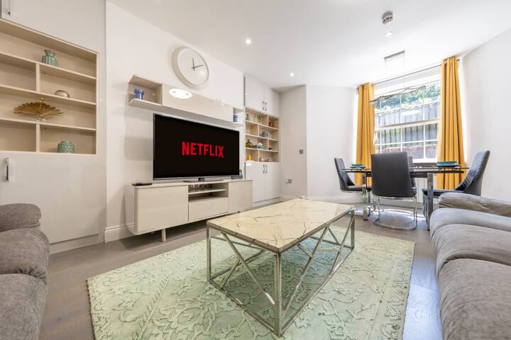 Elegant 3-Bed Apartment in Greater London gallery image 2