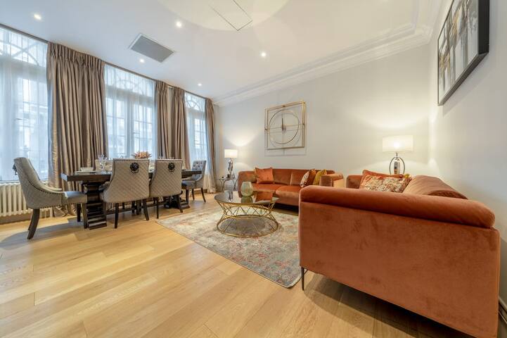Luxury 4-Bed Apartment in Mayfair gallery image 2