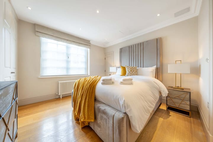 Luxurious Mayfair Apartment near Hyde Park gallery image 3