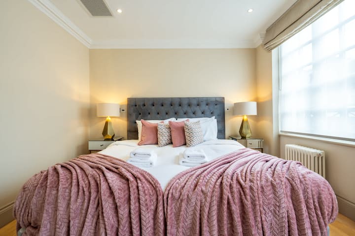 Luxurious Mayfair Apartment near Hyde Park gallery image 5