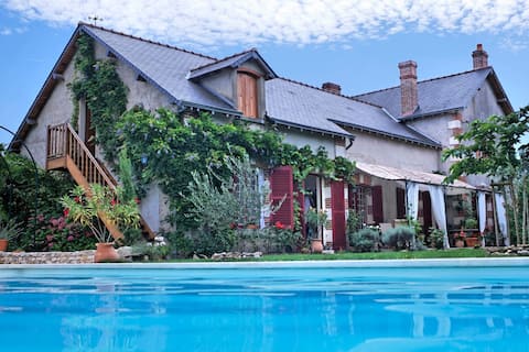 4-Star Family Cottage - École du Maupas - Brenne