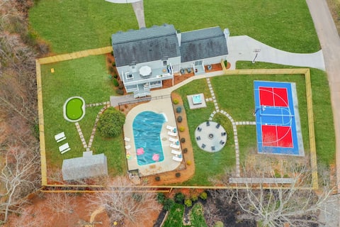 Greensboro Getaway Villa | HotTub + Sports Court