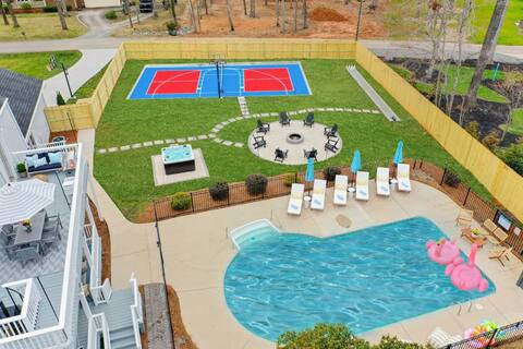 Greensboro Getaway Villa | Pool + HotTub + Golf