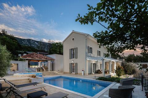 Nature Villa Frangipane with Pool - Happy Rentals