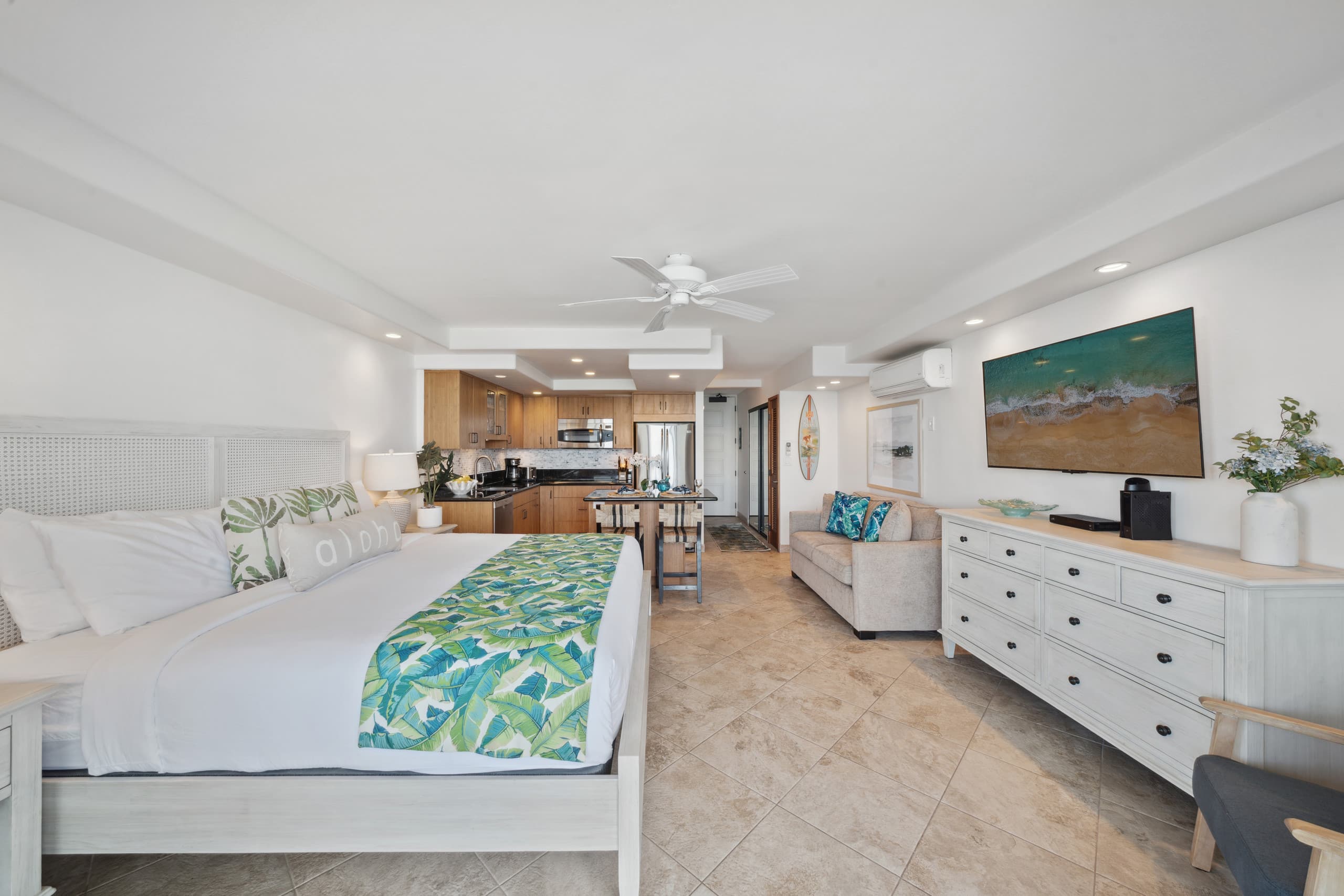 Condo in Lahaina · ★4.86 · 1 bedroom · 2 beds · 1 bath - Image 4