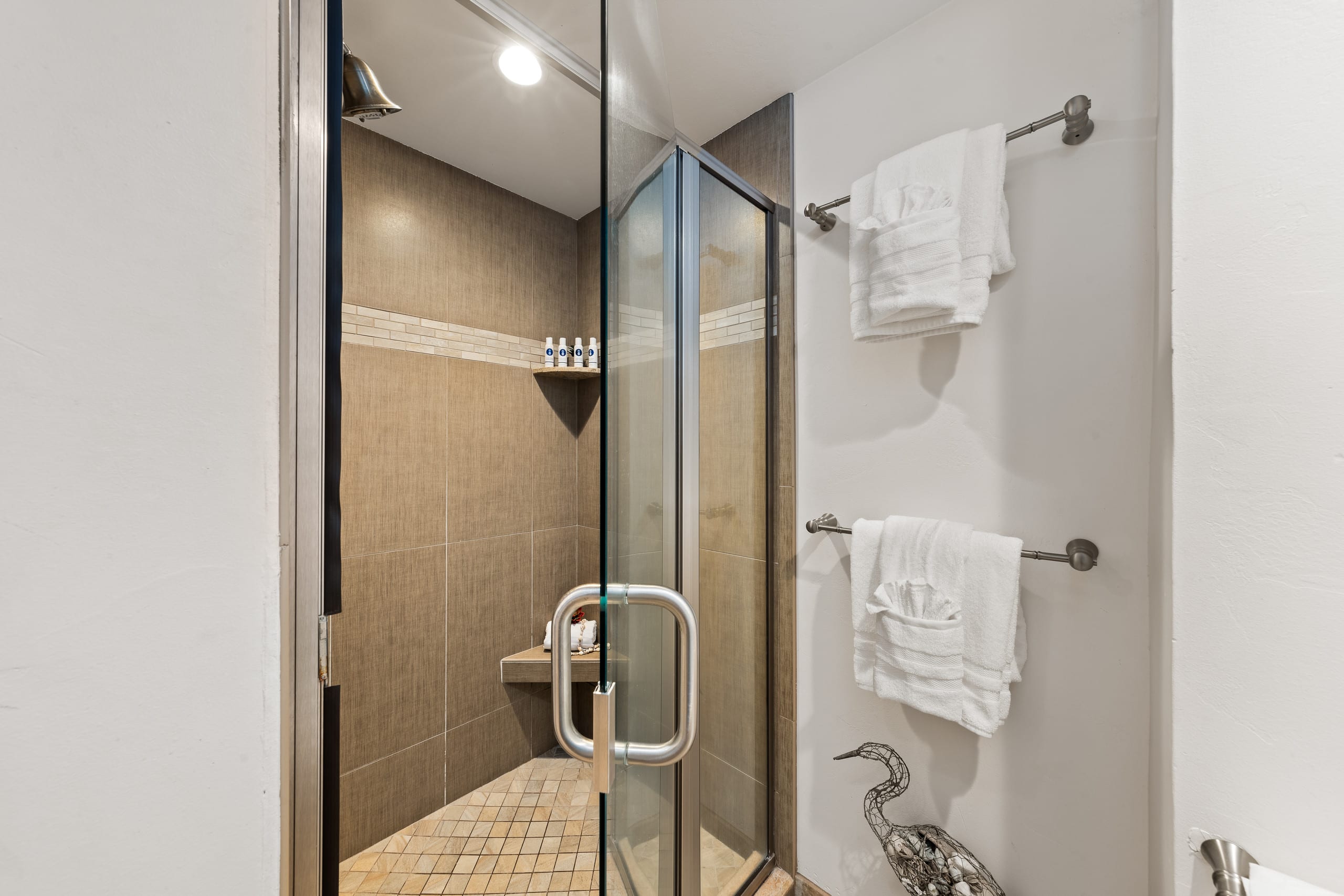 Condo in Lahaina · ★4.86 · 1 bedroom · 2 beds · 1 bath - Image 27