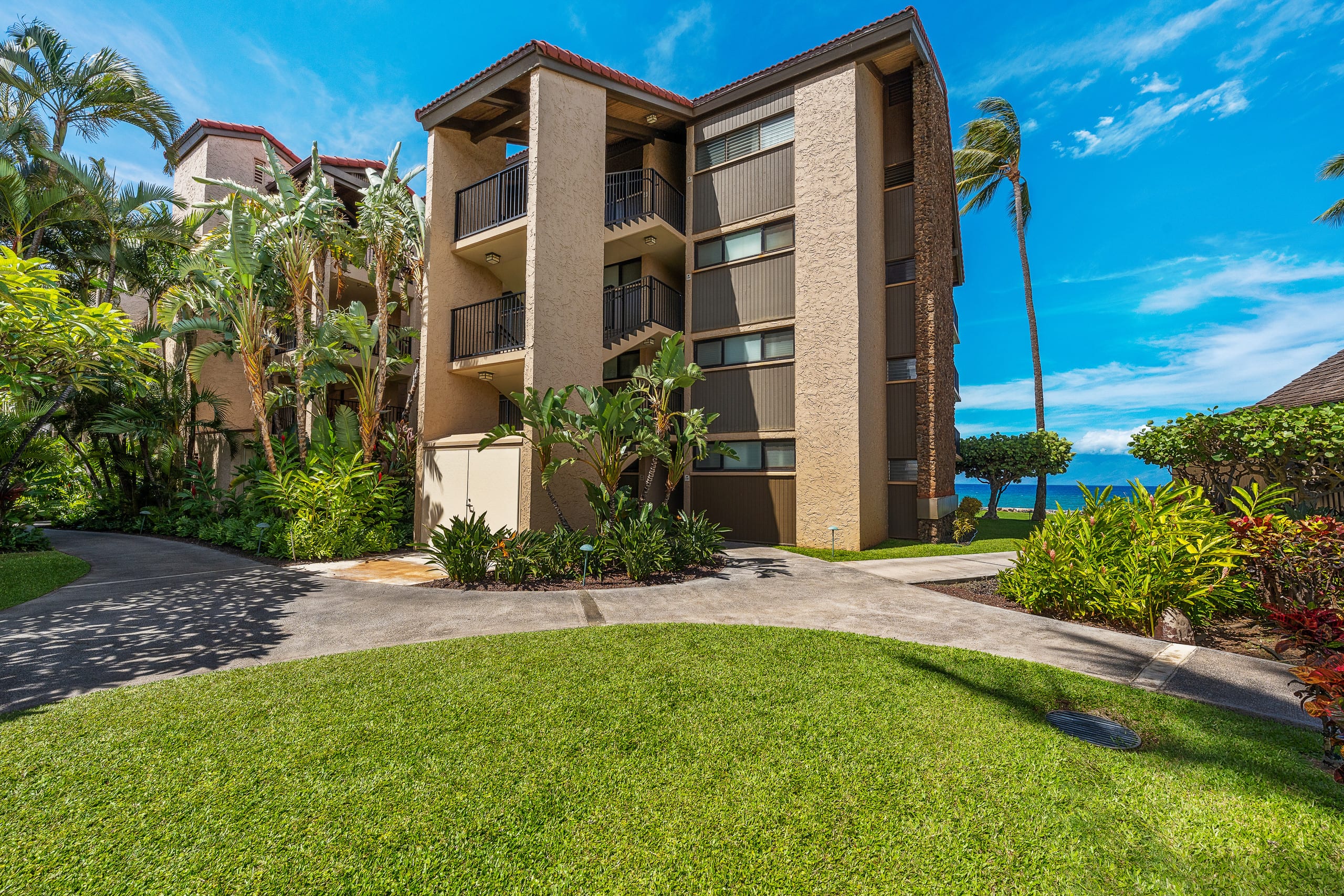 Condo in Lahaina · ★4.86 · 1 bedroom · 2 beds · 1 bath - Image 35