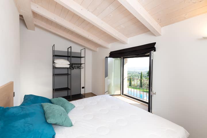 Tercer dormitorio con cama tamaño king