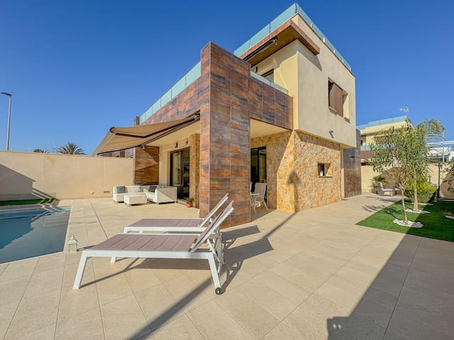Palmera Blue Holidays managed Airbnb listing 3