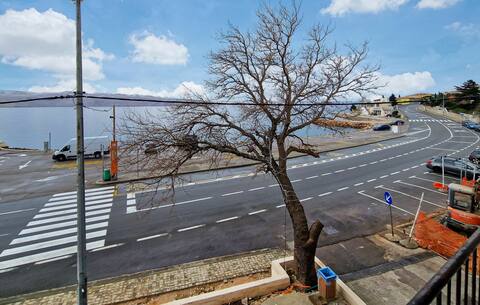 1 bedroom lovely apartment in Karlobag