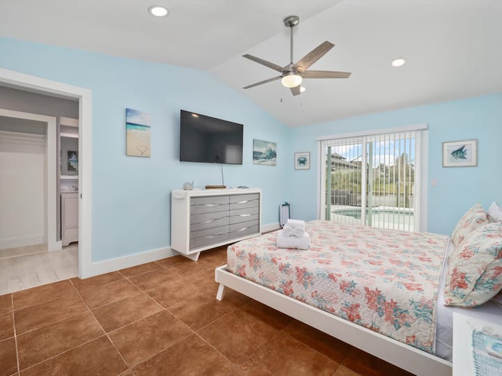 Главна спалня с голямо двойно легло