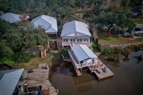 Waterfront, Dock, Boat House, Lift, Sleeps 10, Lux