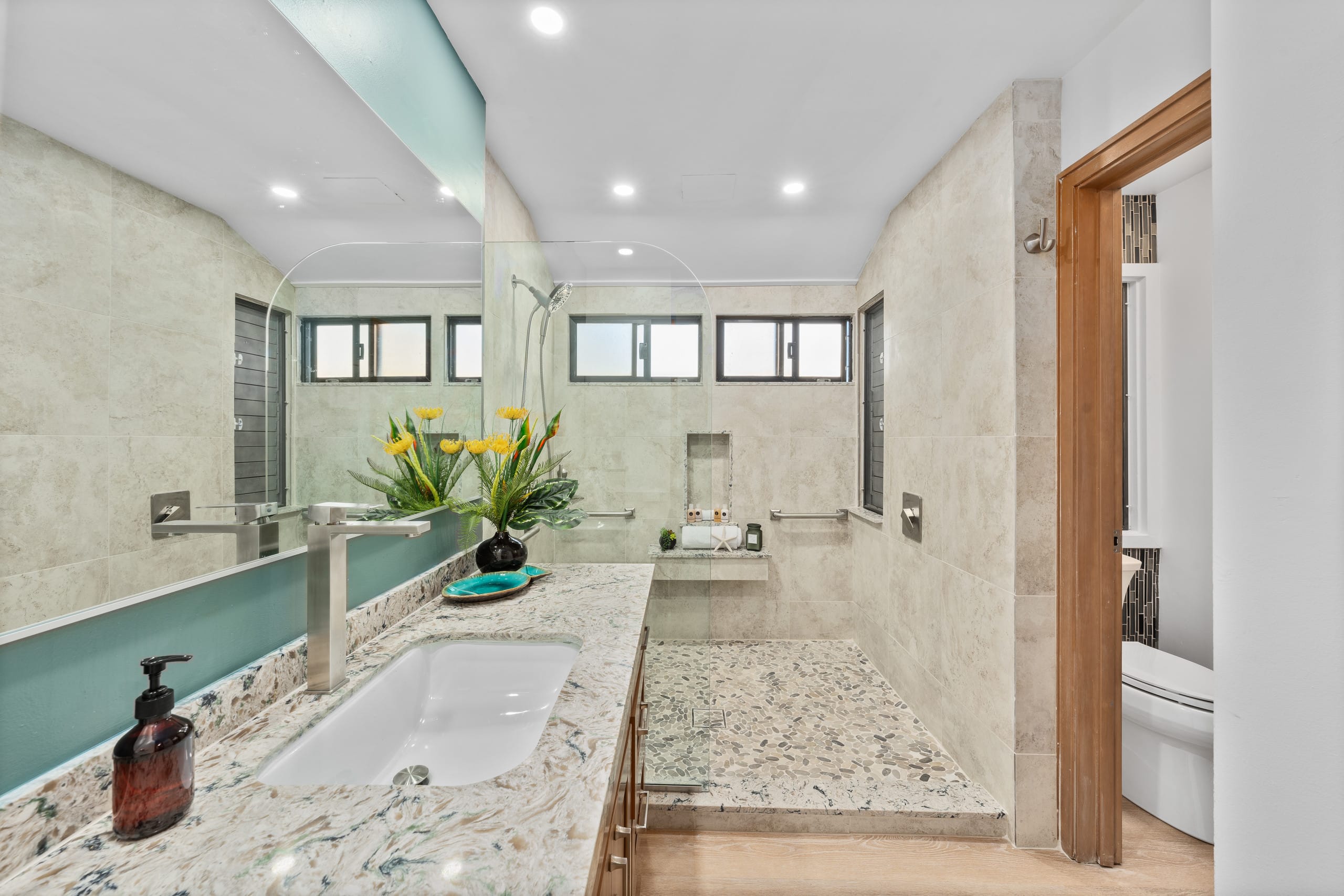 Condo in Lahaina · ★4.89 · 2 bedrooms · 4 beds · 3 baths - Image 26