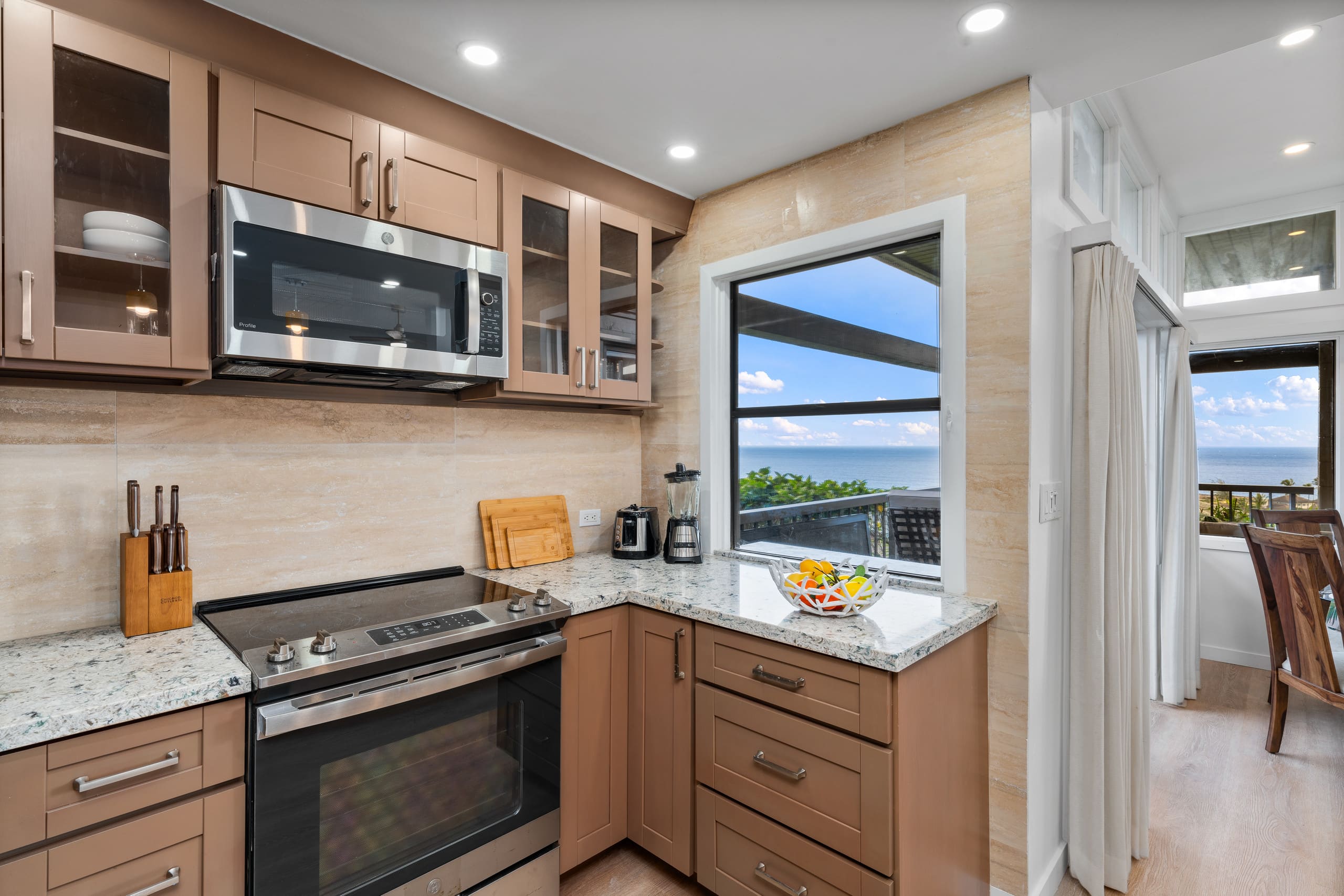 Condo in Lahaina · ★4.89 · 2 bedrooms · 4 beds · 3 baths - Image 8