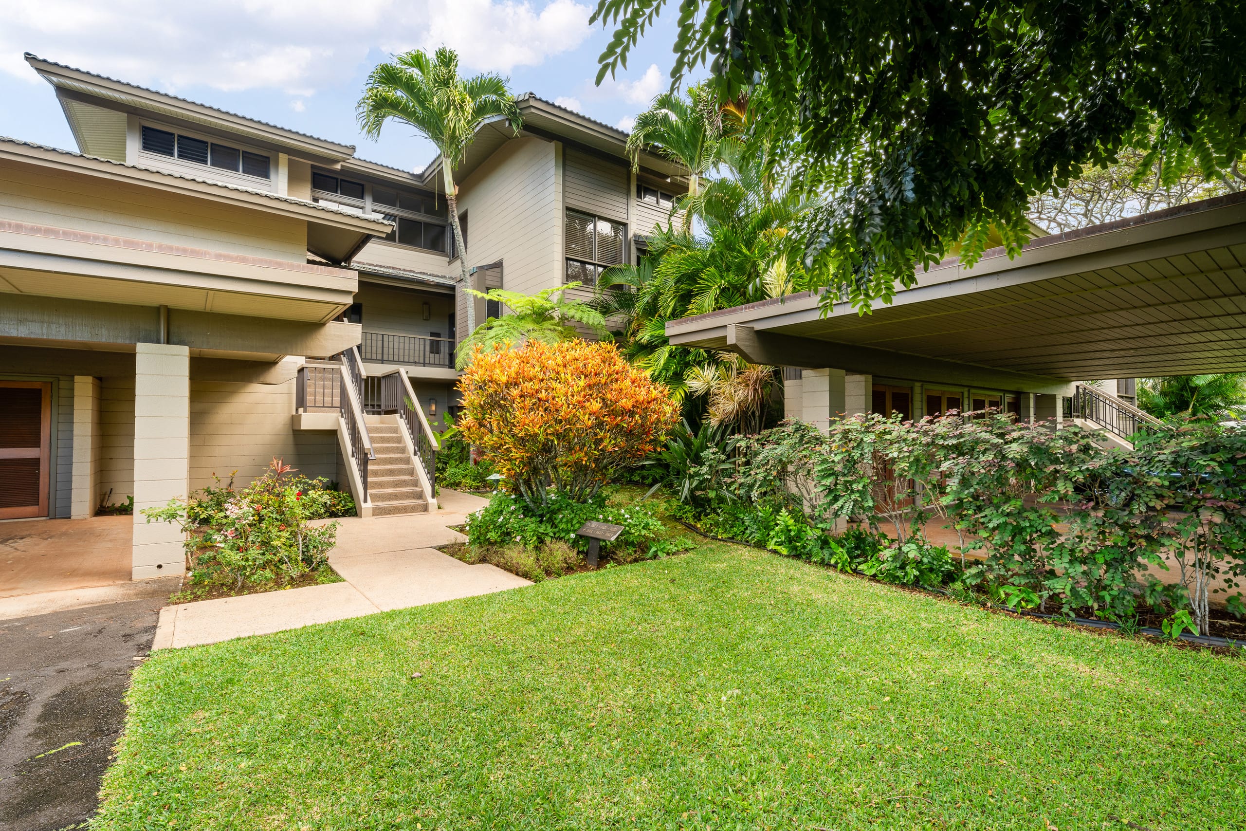 Condo in Lahaina · ★4.89 · 2 bedrooms · 4 beds · 3 baths - Image 37