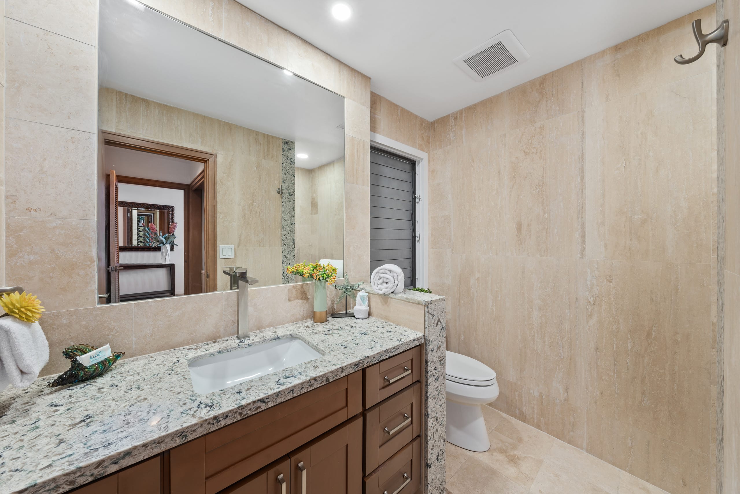 Condo in Lahaina · ★4.89 · 2 bedrooms · 4 beds · 3 baths - Image 28