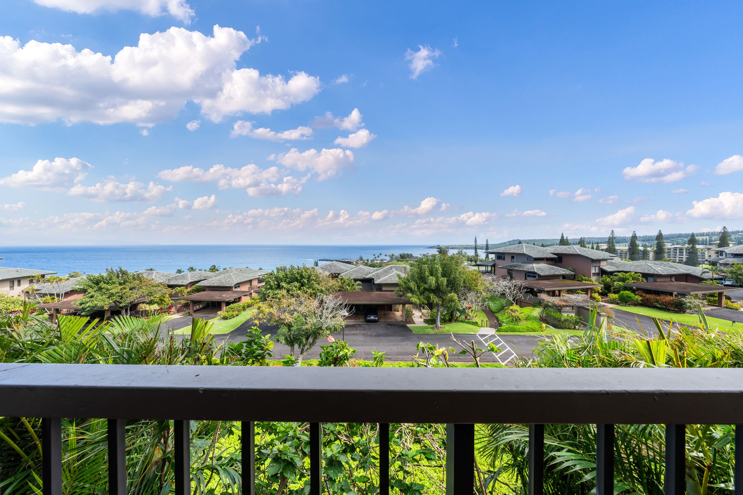 Condo in Lahaina · ★4.89 · 2 bedrooms · 4 beds · 3 baths - Image 33