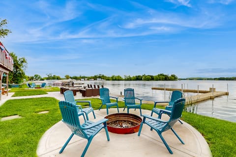 Waterfront Fun! Group Getaway on Lake Marie