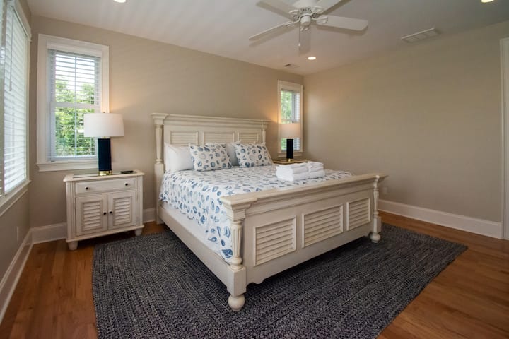 Lovely second floor primary bedroom with en suite bathroom