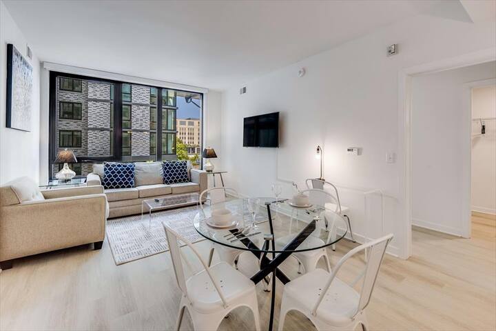 Airy DC 2BR nr Parks, Walk to Restaurants & Shops gallery image 4