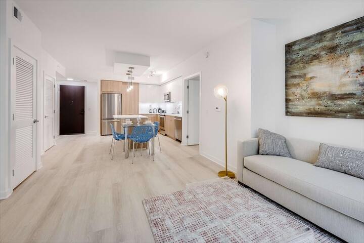 Sleek Cap Hill 2BR | Upscale Amenities gallery image 4