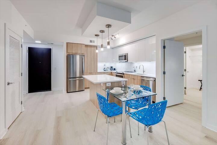 Sleek Cap Hill 2BR | Upscale Amenities gallery image 5