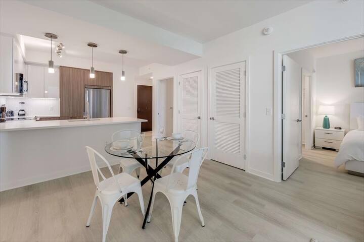 Comfy, Sleek 2BR | Walk to Shops & nr US Capitol gallery image 3