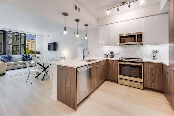 Comfy, Sleek 2BR | Walk to Shops & nr US Capitol gallery image 4