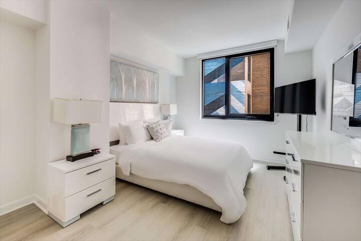Comfy, Sleek 2BR | Walk to Shops & nr US Capitol gallery image 5