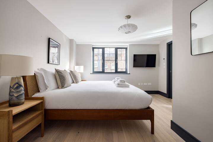 Covent Garden 3BR Terraced Duplex gallery image 4