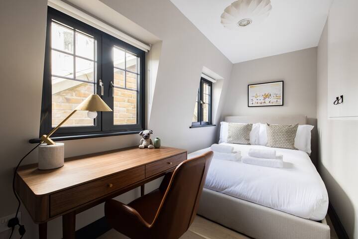 Covent Garden 3BR Terraced Duplex gallery image 5