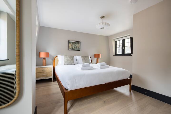 Covent Garden 3BR Terraced Duplex gallery image 3