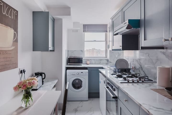 Family flat,Hyde park,2bedrooms& bathrooms! gallery image 4