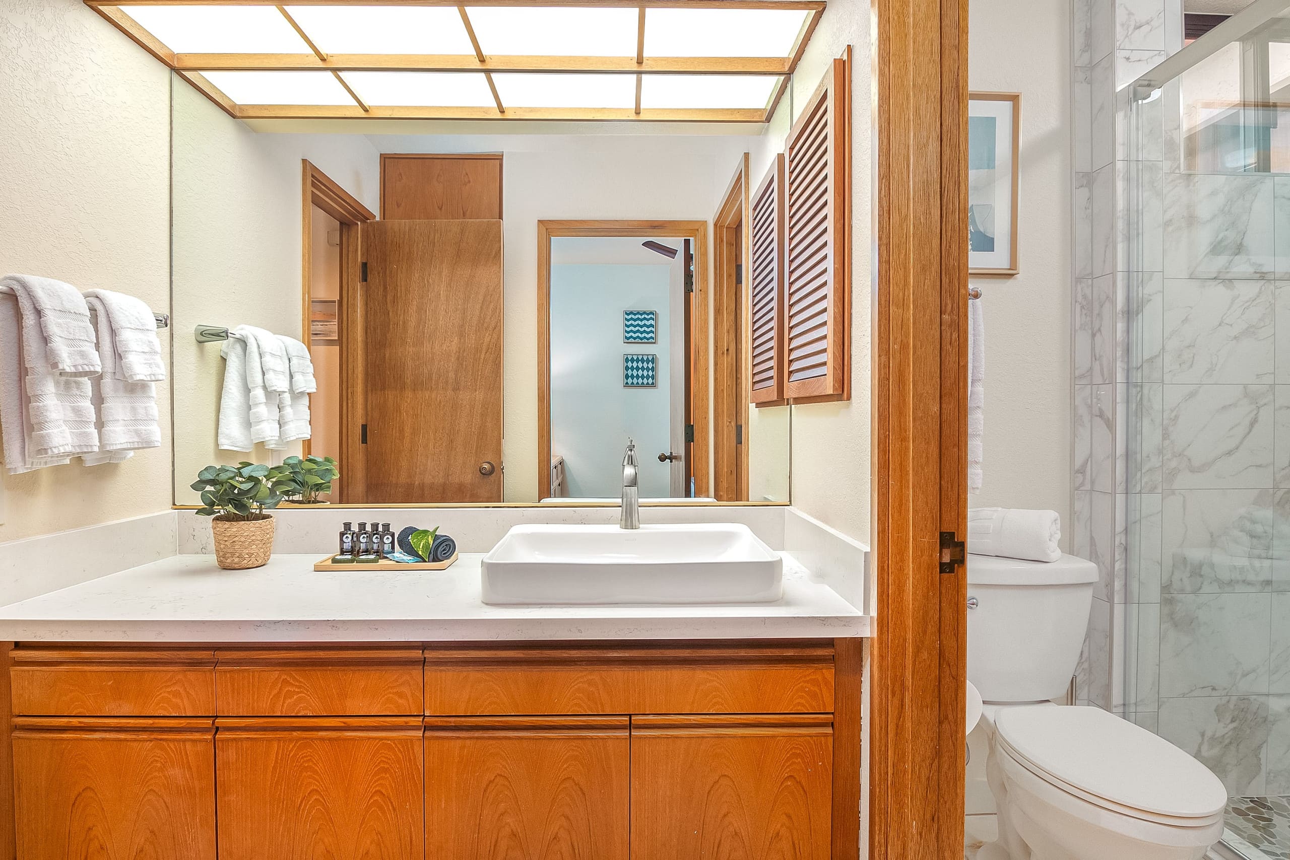 New baths, king bed, open & tranquil pool hot tub - Photo 80